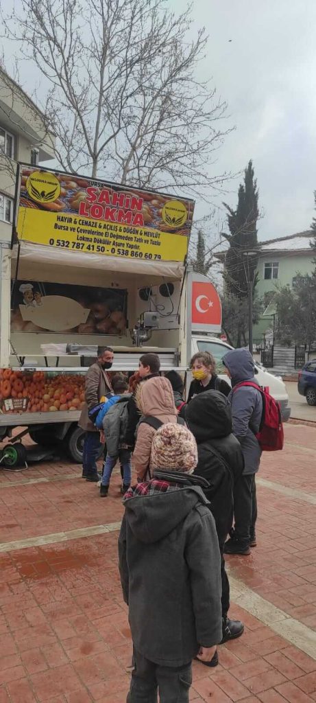 Bursa hayır lokması dığıtımı